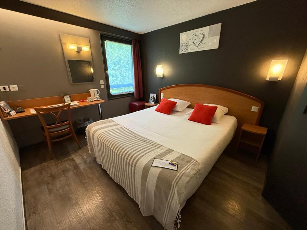 Brit Hotel Besancon L'Horloge Экстерьер фото
